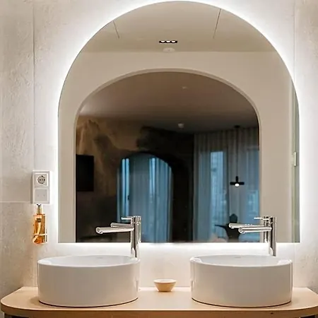 Petit Luxe Hotel
