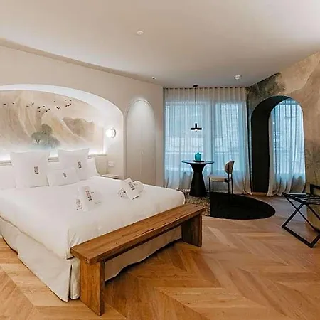 Petit Luxe