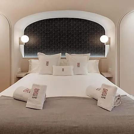 Hotel Petit Luxe 2*