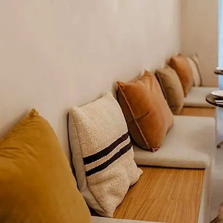 Petit Luxe Hotel 2*
