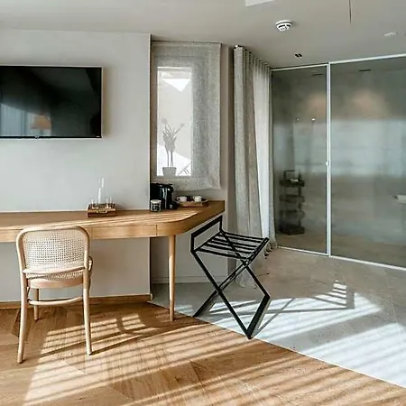 Hotel Petit Luxe