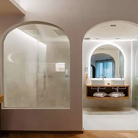 Petit Luxe Hotel