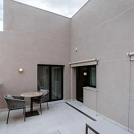 Petit Luxe Hotel