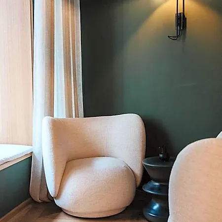 Petit Luxe Hotel 2*